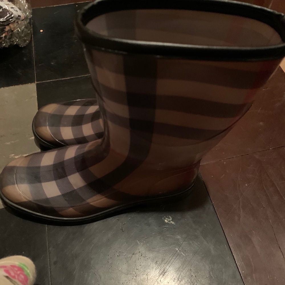 Boots - Picture 4 of 5